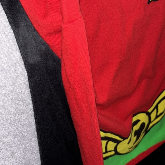 NWOT sz med Robin Halloween top with cape 18” PTP &?length 27” red yellow green - Picture 7 of 9